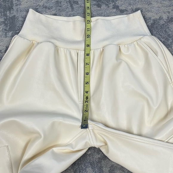 New Cinq a Sept Giles Faux Leather Cargo Jogger Pants Dune Beige Cream Sz M - Picture 13 of 16